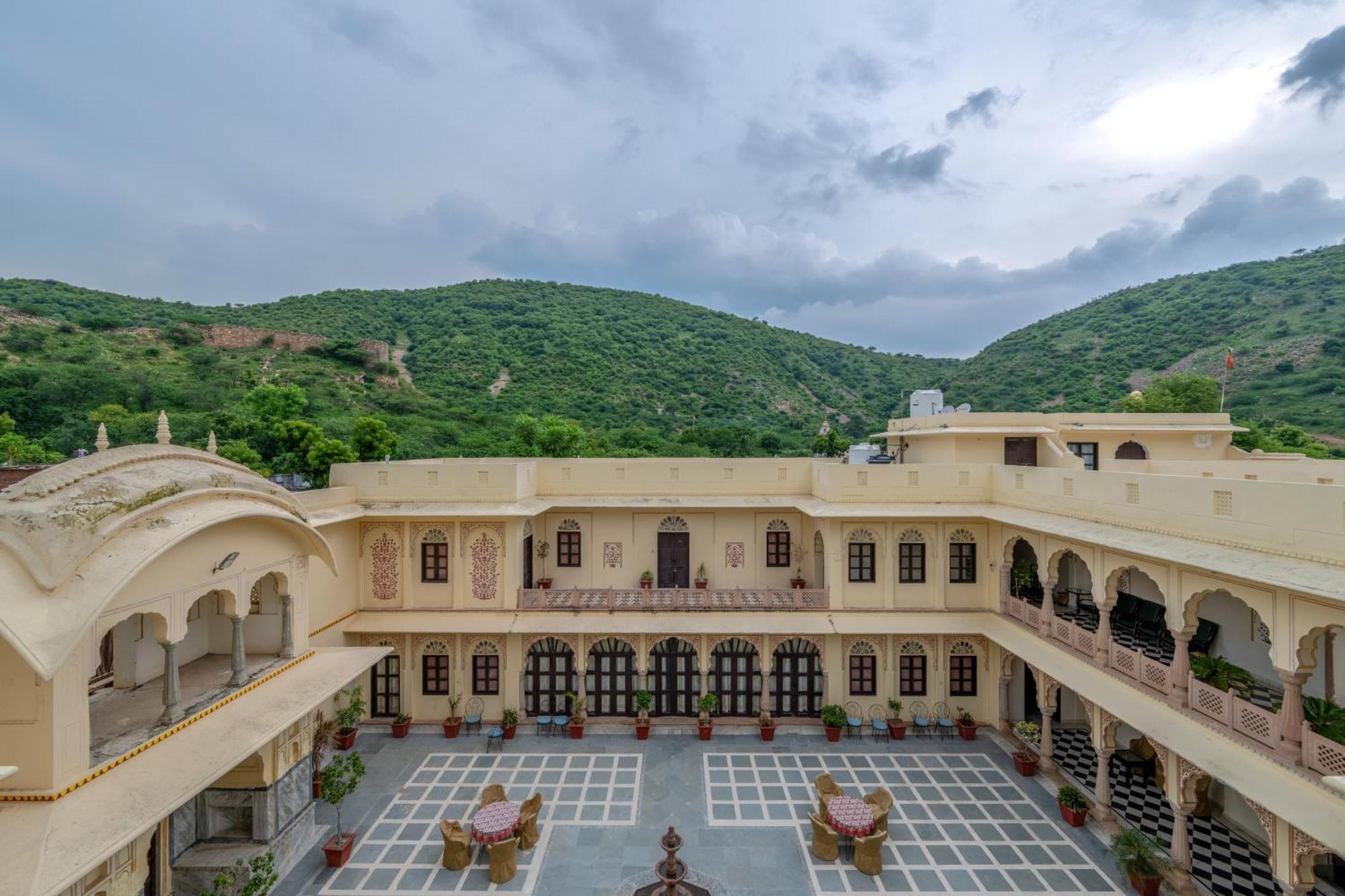 Dhulagarh Heritage Palace Hotel Near Jaipur Banskhoh Exterior photo